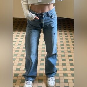 Hidden Straight leg, mid rise Jeans. Size 25. Super soft and flattering.